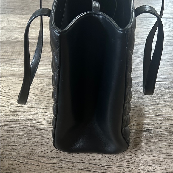 Versace Medusa Quilted Nappa Tote Bag and Attached Wallet Pouch - Picture 14 of 17